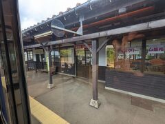 ＪＲ西日本山陰本線で一番古い木造駅舎、御来屋駅です。こちらは大いに興味があったので停車して見学させて欲しかったです。