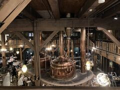 小樽倉庫No.1
https://otarubeer.com/jp/

遅くまで開いている店が少ないせいか、21時前でも行列していました。ビールしかないし、並ぶほどではないなと、お手洗いだけお借りしてさようなら～。