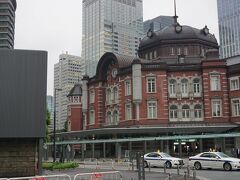 ●JR/東京駅

1914年に創建された丸の内駅舎。
東京大空襲で被害にあいましたが、すぐに復興工事が始まりました。
現在の姿は、2007～2012年に保存・復元工事されたもの。
創建された当時の姿なんだそうです。
ちなみに設計者は辰野金吾氏です。