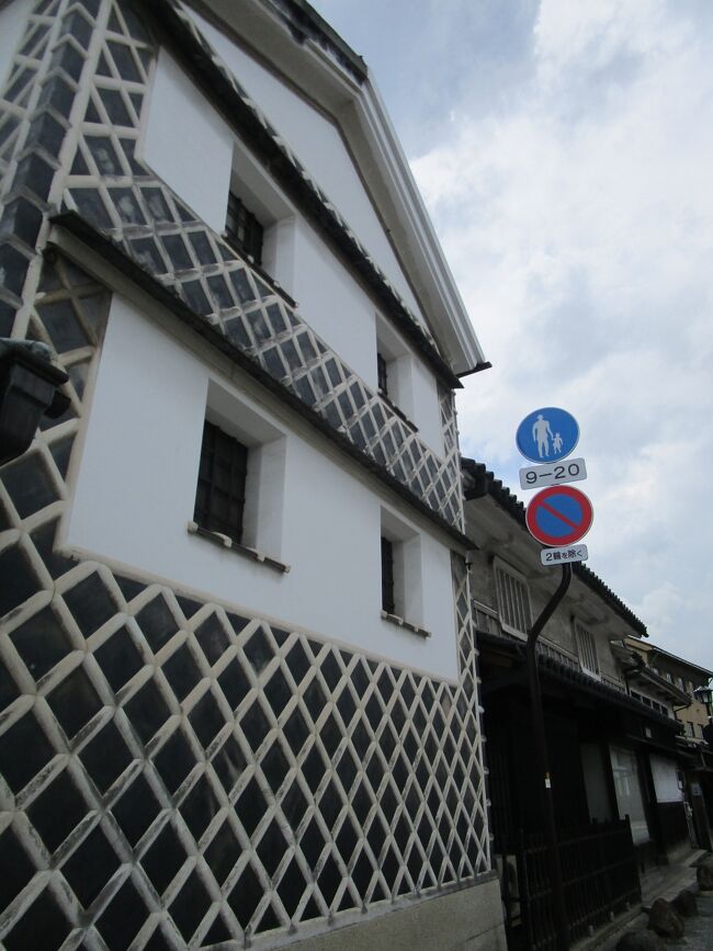 倉敷は徳川幕府の天領（幕府直轄地）で、大名家ではなく幕府の代官により統治がなされていました。<br />商人の町として発展した倉敷では当時の蔵屋敷が多く残されていて、倉敷美観地区と呼ばれています。