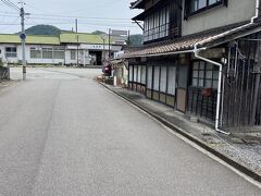 Googleナビが駅舎のない線路の反対側に指示して、駅前で迷い、架線柱を見てなんとか駅に帰ってこれました。駅は出口が複数あり、Googleナビは苦手みたいですね。