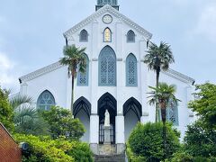 大浦天主堂です。
神社とお寺と教会が目と鼻の先に建ってます。

既に大浦天主堂は閉館しているので、
明朝見学することに。

この後ホテルへ一旦戻り、相棒と合流。
ホテルから稲佐山への夜景バスツアーを見つけましたが、
お天気が悪いので夜景はパス。