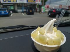 11：40　メロー静岡　袋井本店

デザートはメロンののったソフトクリーム。


ソフトクリーム　400円
駐車場　有り

あー楽しかった。