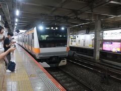 次の電車は中央線からの直通電車の青梅行でした