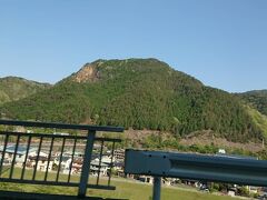 群馬県前橋市内のホテルを朝6時に出発して
山道を進みながら、栃木県に入りました。

写真は学校の教科書でもお馴染み 足尾銅山鉱毒事件の足尾銅山
