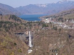 中禅寺湖と華厳の滝 奥に見える山々かならる風景を
ずっと見ていられて最高の気分でした～
展望台から見える景色が美しすぎて何枚も写真を撮り続けました。