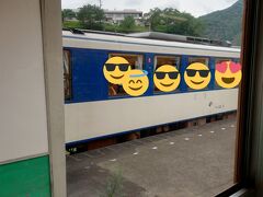 土佐大正駅です。ここで、鉄道ホビートレインと行き違いです。
トロッコの乗車区間はここまでで、これから窪川までは前方の車両に戻りました。
窪川から先の模様はその4に続きます。