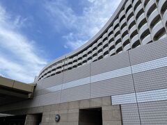 今回はプールがメインの旅行ですがガーデンプールは予約取れず。当日も聞いてみましたが空きが無いとのこと。室内プールで過ごしましたが、なかなかの混み具合でした。夜はナムコランドでコインゲームに家族で熱くなってしまいました。帰りを気にしなくていいのでついつい長居してしまいました。観光旅行ももちろんいいですがこんな風におこもりステイも楽しめるホテルでした。