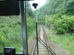 　１０：００発の鞍馬行き電車に乗車。二ノ瀬駅の手前には自然を生かした庭園で知られる白龍園があります。「京都人の密かな愉しみ　Blue 修行中　燃える秋」の中で紹介されました。