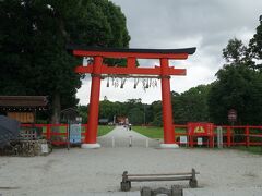 　１４：３７　上賀茂神社に到着。一の鳥居から境内へ。