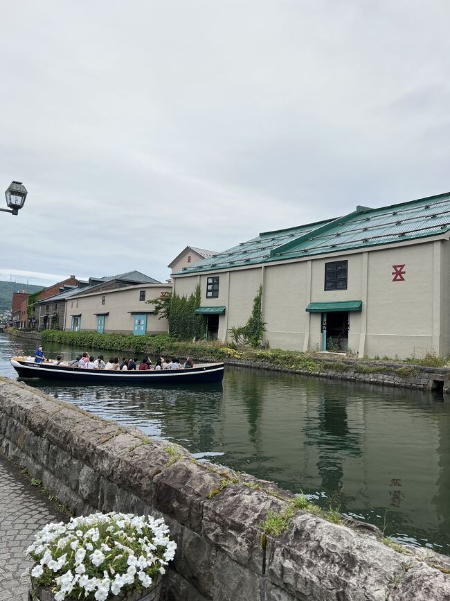 小樽運河まで来ました。<br />クルーズ船は満席でした。