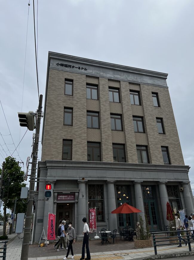 「小樽運河ターミナル」<br />三菱銀行の小樽支店として利用されていた建物で、1階は土産物屋になっています。