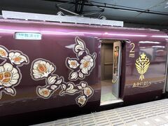 ＜近鉄奈良駅＞15:56

名残惜しいですが降車。
２号車の模様が見事！！！