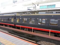 伊豆急行「リゾ－ト21」
普通電車です。通路にダイビングバックおかれると　困ります。
昭和６０年に運転開始。

