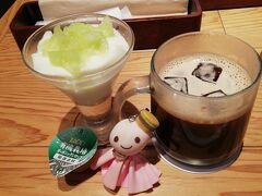 岡山で途中下車して、おやつタイムです。
ジャージー牛乳のプリンとコーヒーのセットを。