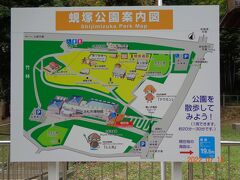 蜆塚遺跡：いくつかの古代住居が復元されてました。住居跡もありますが柵がしてあり覗くと住居跡には見えませんでした。