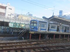 大雄山線の電車がいる小田原駅