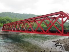 山線鉄橋
明治時代に空知川の鉄道橋梁だったものが、その後軽便鉄道の湖畔橋として現在地で利用されている。