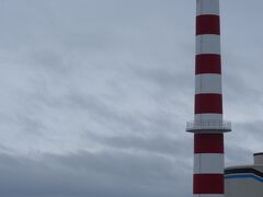 稚内灯台
道内で一番背が高い灯台。赤白塗装は煙突に見えます。