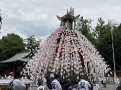 秩父駅を降りて秩父神社へ向かいます。
お囃子が聞こえてきて「あれ？お祭りかな？」と思ったら、山車が出ていました。