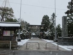 訪れた先に神社があれば参拝して御朱印をいただきたい。

【日枝神社】
「山王さん」の愛称で親しまれている神社です。
こちらは表参道がある東側の駐車場側の鳥居です。