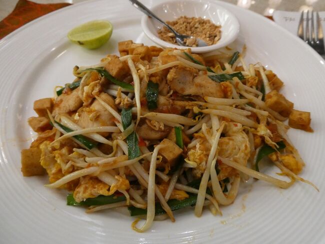 もう１品は、お約束のパッタイ。<br />どちらも大満足でした。