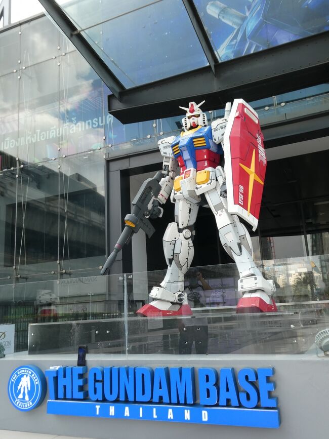 サイアムセンターでは、「THE GUNDAM BASE」というイベントをやっているようでした。<br />時間がなくて見られなかったけど、どんな内容だったのか興味あります。<br />次回訪問時まで続いているといいなぁ。（無理か）