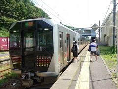 桑川駅に着きました。

JR羽越本線　普通　酒田行き
村上駅発　13時48分　　→    桑川駅着　14時8分
運賃　330円
