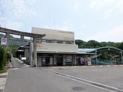 さらに坂を上り、八栗ケーブル登山口駅に到着です。めちゃくちゃ暑いです。八栗駅から歩いていたら途中で倒れていたでしょう(+_+)

電動自転車正解です。