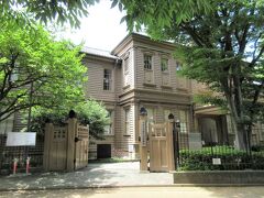 旧東京音楽学校奏楽堂（東京都台東区上野公園）

東京藝術大学音楽学部の前身、東京音楽学校の校舎として1890（明治23）年に建てられた日本最古の洋式音楽ホール。国の重要文化財指定。
これは保存展示用で、現在新しい奏楽堂が別に音楽楽部の敷地内にあります。