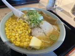 ランチに、旭川ラーメンをいただきました
味噌バターラーメン