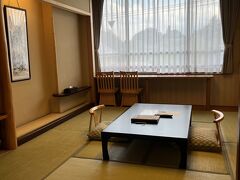 2ヵ月前に宿泊した富士レークホテルにまた泊まりたかったけれど、さすがに3日前じゃ空きがない(´д`ι)

和室は苦手なんだけれど、富士の湯大池ホテルにお世話になります。

