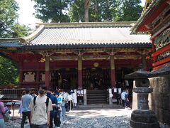 東照宮の中に何故か、日光山輪王寺 薬師堂が有ります。
このお堂は鳴龍で有名です。
中の撮影は不可でした。
