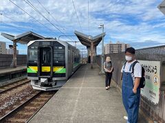 旭川四条駅から一駅先の旭川駅へ。
バテちゃったので早々に退散。

ドヤ顔で駅名標 隠された。クソォ～