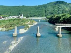 うわー綺麗な水！！って思ったら、錦帯橋の近くでした。
懐かしい～