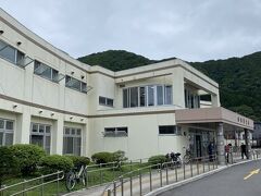 谷地頭温泉到着。