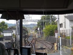  橿原神宮前駅からの吉野線は単線です。まもなく飛鳥駅に到着します。