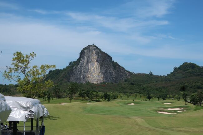 ◇【Chee Chan Golf Resort】<br />バンカーが目立つ。<br />パタヤ近郊の観光地として有名な【カオチーチャン壁画大仏】のすぐ近く。<br /><br />