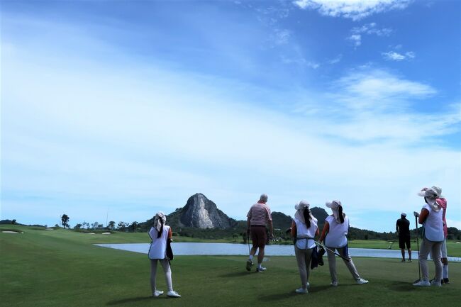 ◇【Chee Chan Golf Resort】<br />長距離池越えに、シングルさんは、挑戦だが、池ポチャ。<br />◇楽しめたが、景色の雄大さに負けました。