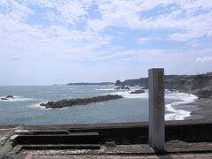 大王崎に到着です！3年ぶり～！
潮の香りがして、ああ海に来たんだな～と思う。

この先にあるアオサや海苔を売っているお店がお目当て。
ですが。閉まっているお店が多く涙。お目当てのお店も2軒閉まっていて、残っていた1軒のお店も、もう閉めようかとお店の方が言っていました。

3年前来た時よりかなりさみしくなってしまっていました。
いい所なのに、、、