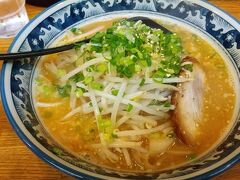 ホテルに荷物を預けて、ランチ。
信州みそのラーメンをいただきました。
麺はあまり好みではなかったですが、スープが美味しかった。