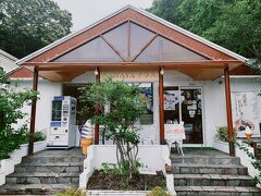 朝食とケーキと既にたくさん食べたのでランチは軽めにしようと、こちらに来ました
フォートラベルの登録ではこどうテラスとなっていますが、建物の看板はSAWAYAテラスとなっています