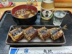 さんまんま魚政で、さんまんまと、さんまのつみれ汁と日本酒を。
つみれ汁が美味しかったー。