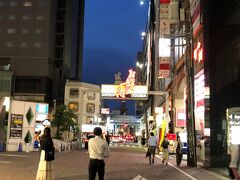 本日の夕食はお好み焼き村へ。’広島風’お好み焼きではなく、広島で食べるお好み焼きです。キャベツたっぷりで焼きそばが入ったお好み焼き、とても美味しかったです。これで充実の１日目が終了です。食事の写真はすっかり撮り忘れました。そういえば、夜も雨予報でしたが結局降りませんでした。
