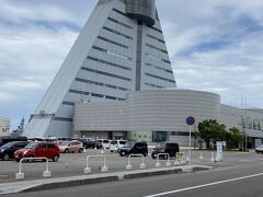 東北の温泉旅館の営業をしてた時に、気になってた青森県観光物産館アスパムに行きます。
