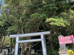 駅近くの堀出神社