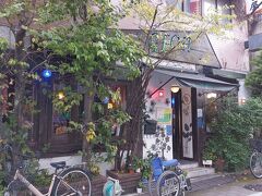 阿佐ヶ谷神明宮を出た後は、少し商店街を散策して、休憩にカフェに入りました。
「gion」というカフェです。
