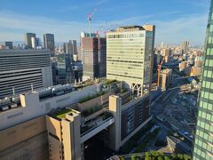 ホテル阪急レスパイア大阪の32階からの大阪駅方面の眺めです。今日も快晴です。