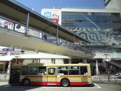 10:05
町田バスセンターに停車し、乗車扱いがあります。

神奈中バスが停まっていますね。
先日の神奈中バス一日フリー乗車券乗りまくり旅では、お世話になりました。

▼神奈中一日フリー乗車券乗りまくりの旅
その1.https://4travel.jp/travelogue/11766591
その2.https://4travel.jp/travelogue/11766592