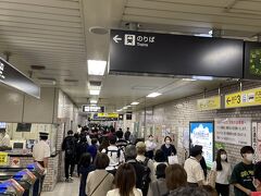 地下鉄で福住駅に着くも、この駅イベントに耐えられるキャパがないんですよね。地上に出るまでイライラ、地上に出ても歩道が狭く思うように歩けずイライラ、とストレスが溜まる球場です。